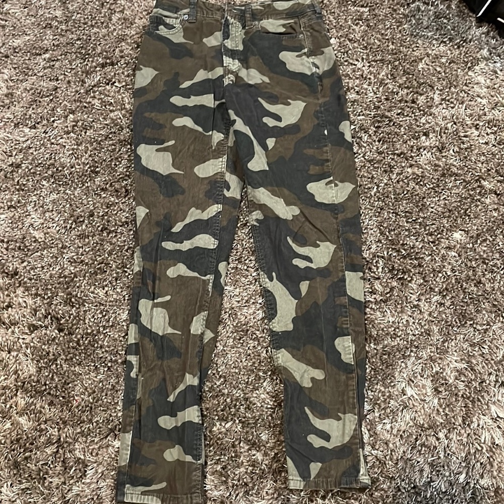 American Eagle super stretch camo mom style pants